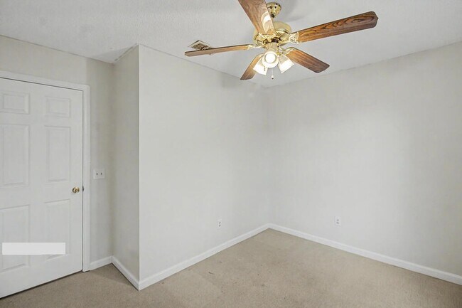 Building Photo - 340 McCumber Dr
