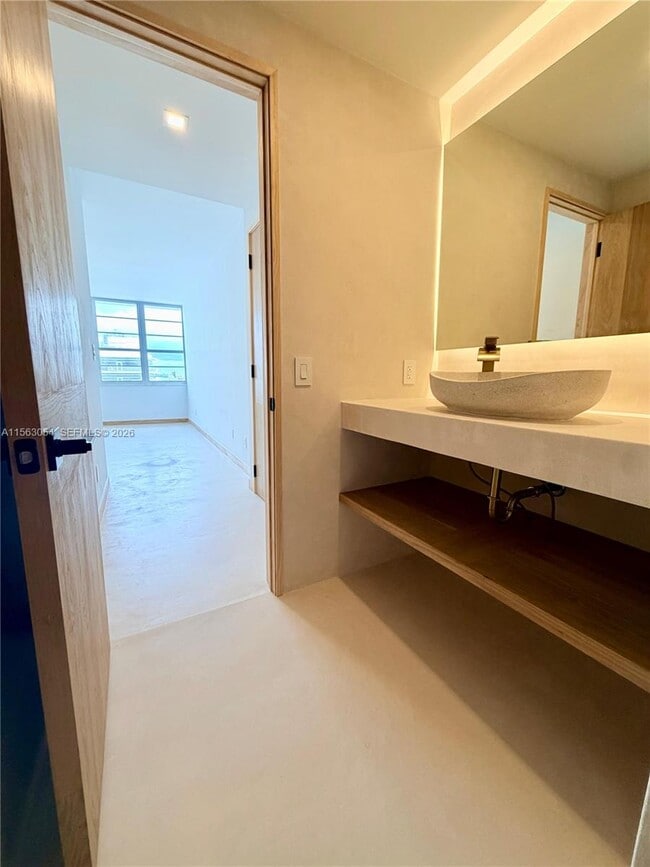 Building Photo - 100 Lincoln Rd