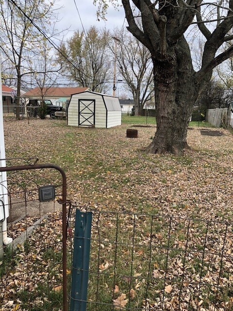 Building Photo - 2806 Florence Dr