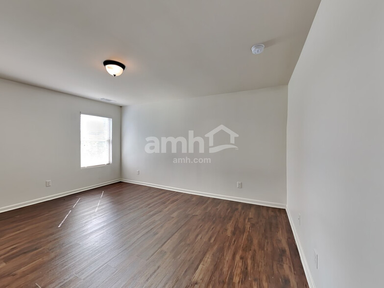 Building Photo - 4013 Clay Ct SE