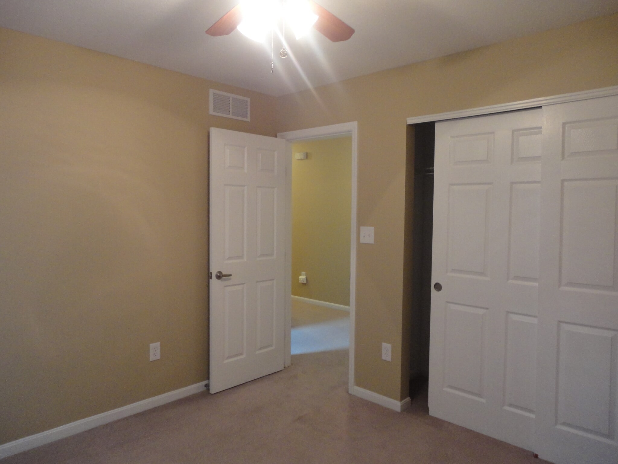 Building Photo - 3358 Village Dr