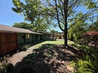 Building Photo - Charming Land Park 2 Bedroom