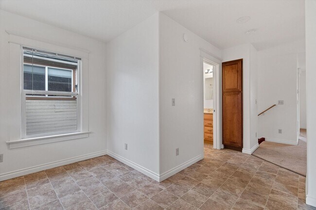 Building Photo - 1 Bedroom w/office space In Corbett/Lair H...