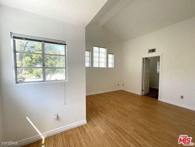 Building Photo - 3 br, 3 bath House - 3100 E Sierra Madre Blvd