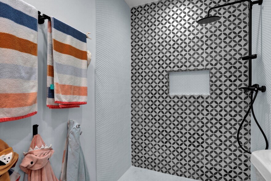 Building Photo - 6537 Patricia Ave