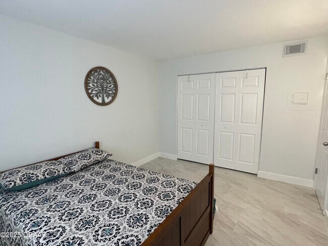 Building Photo - 411 N Halifax Ave