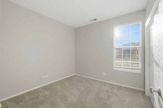 Building Photo - 1586 Millbrook Dr