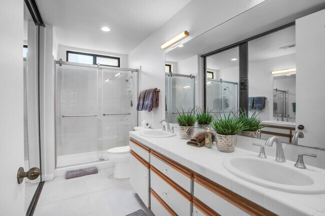 Master Bathroom - 29142 Isleta Ct