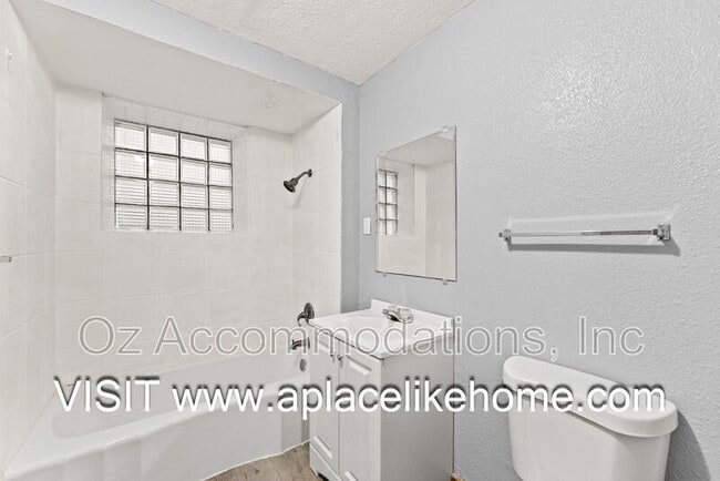 Building Photo - 3523 St John Ave