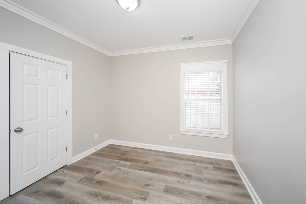 Building Photo - 5985 Eagle Ln