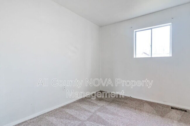 Building Photo - 906 Anvil Rd