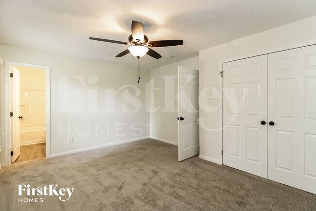 Building Photo - 1810 Chestnut Dr