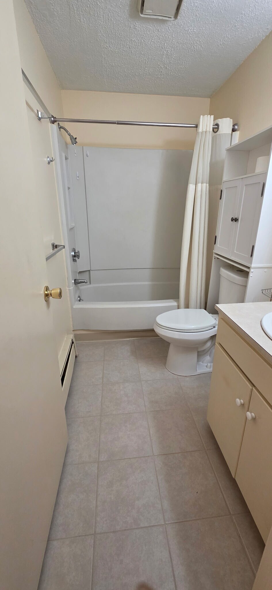 Full Bath - 23 Mill St