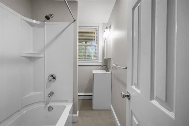 Building Photo - 54 Hillside Ave