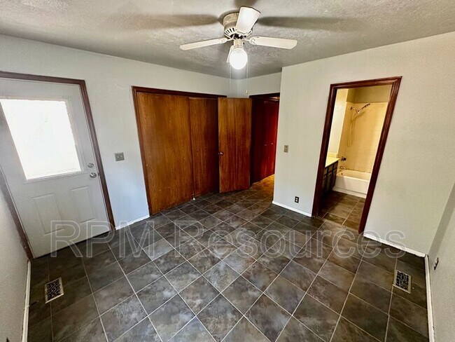 Building Photo - 723 Rimrock Rd