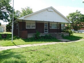 Building Photo - 609 School St