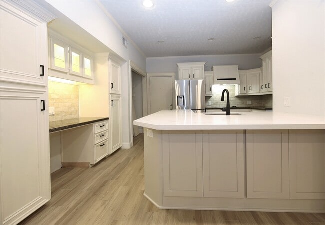 Building Photo - 2555 Bering Dr