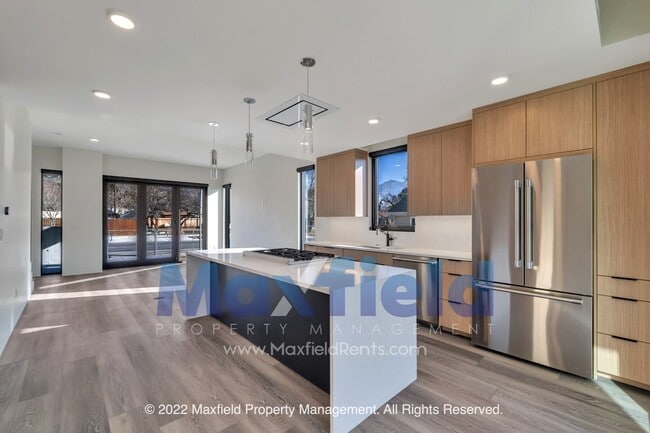 Building Photo - Luxury Sugarhouse Living | Pet Friendly | 2BD | 3BA | 1GA | 1CP 1875 Sq Ft