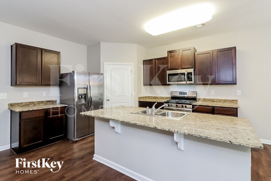 Building Photo - 108 Hollyhock Ln