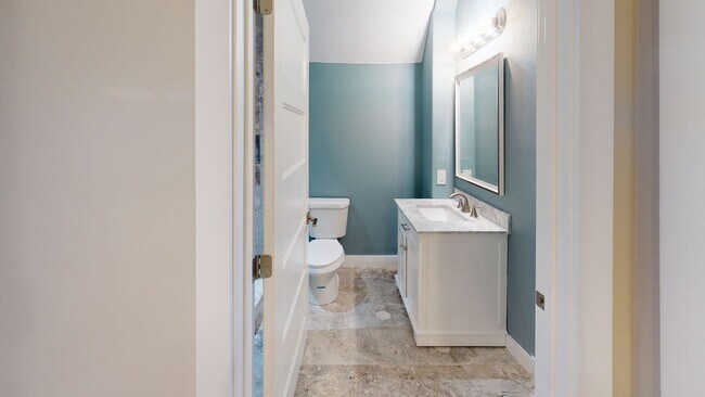 Building Photo - Renovated 6BR/4BA Cottage in Fort Sanders ...
