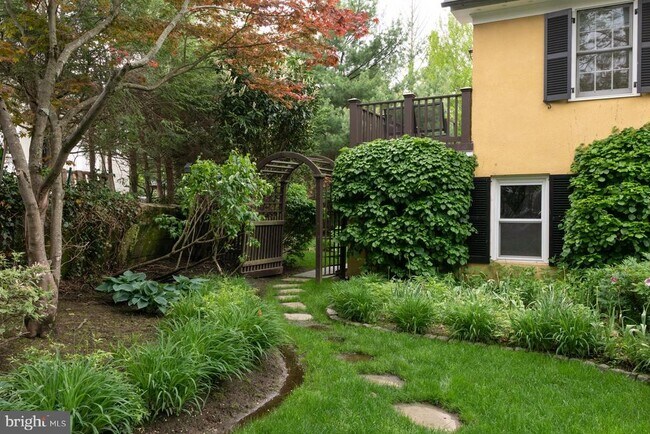 Building Photo - 48 Cleveland Ln