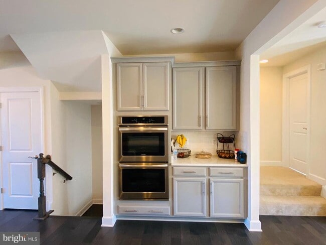 Building Photo - 8474 Craggan Ln