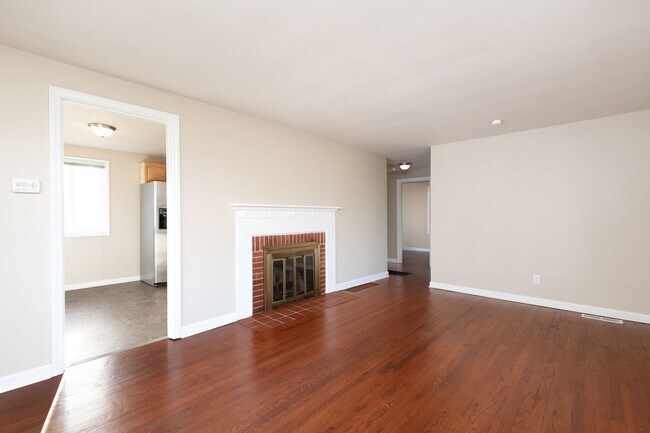 Building Photo - Updated 3 Bedroom Northgate Home with Atta...