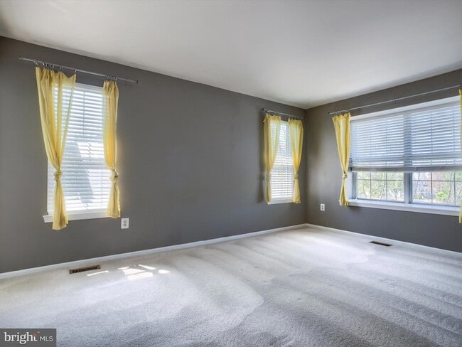 Building Photo - 110 Mews Dr