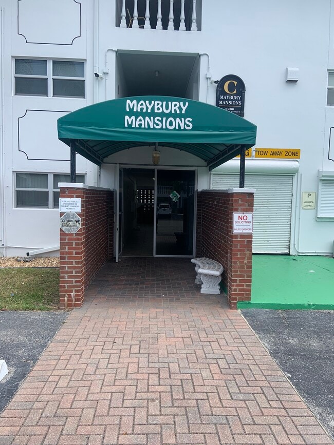 Building Photo - 5200 NE 24th Terrace