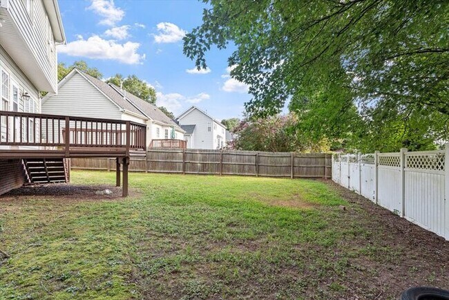 Building Photo - Spacious 4 Bedroom Raleigh Home - Fenced i...