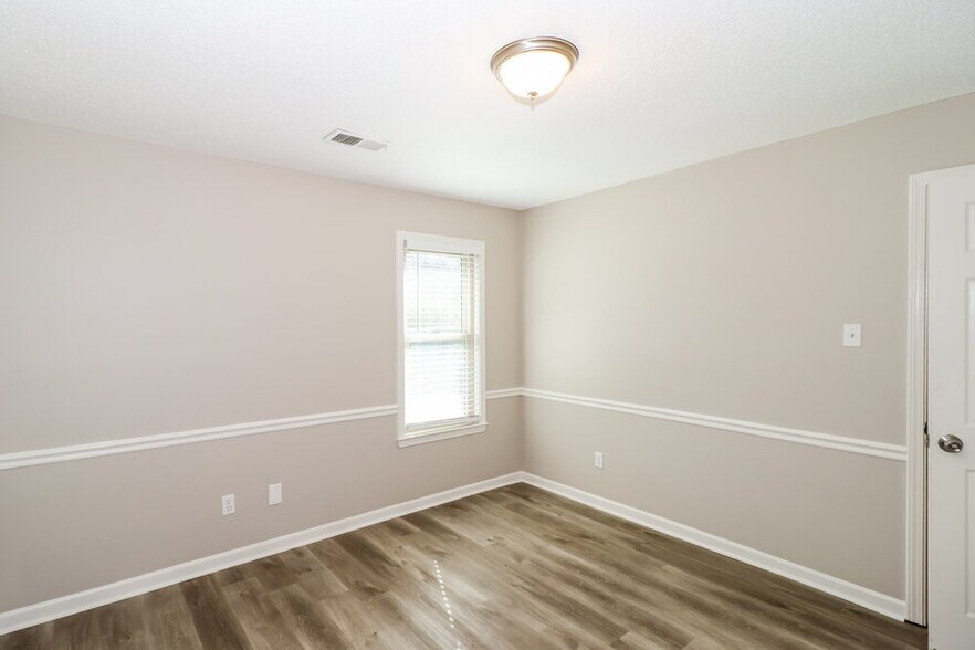 Building Photo - 1040 Trappers Cove