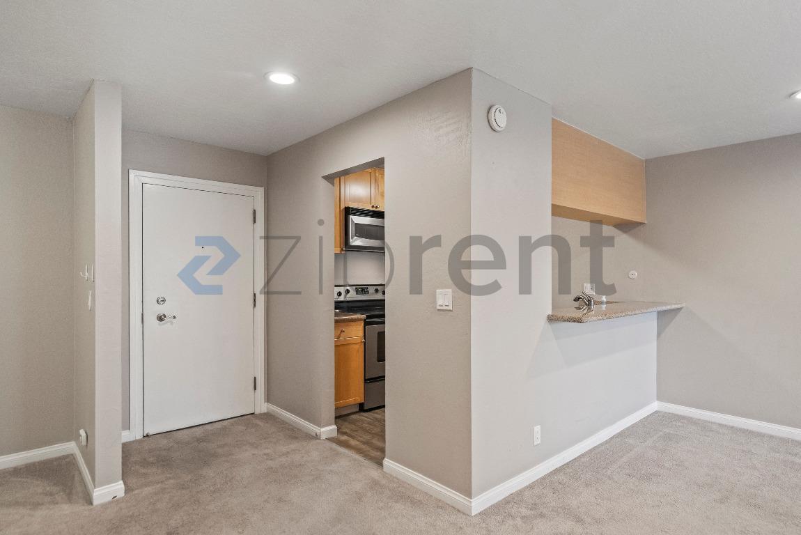 Building Photo - 1085 Murrieta Blvd