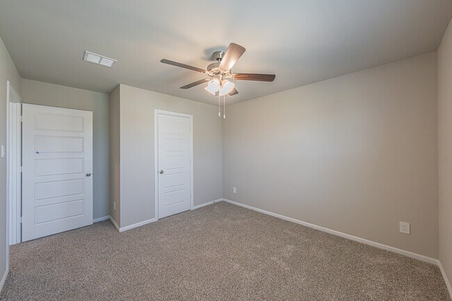 Building Photo - 3000 Pecan Farm Ln