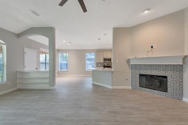 Building Photo - 26 Hidden Meadow Dr