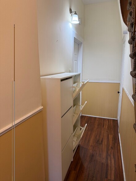 Building Photo - 4 Saint Johns Rd