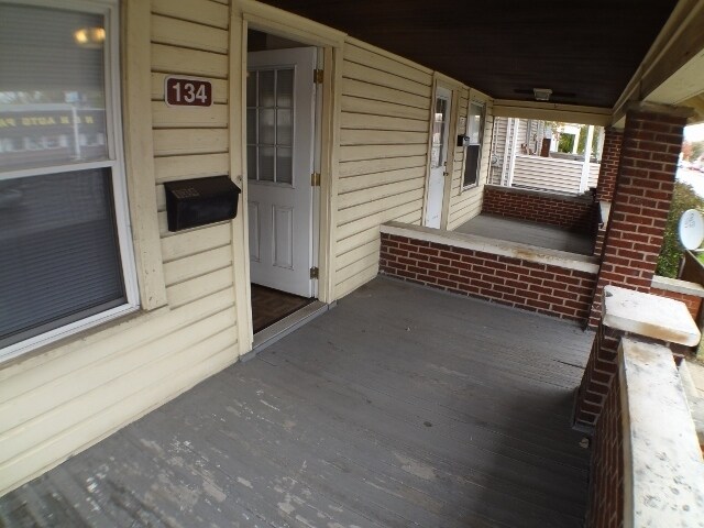 Building Photo - 136-136 Cleveland St