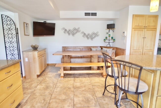 Building Photo - 4 Bedroom Furnished in Catalina Foothills with Pool