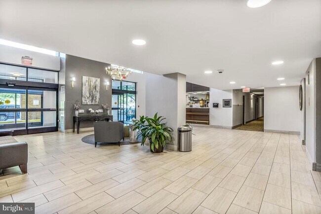 Building Photo - 2300 Pimmit Dr