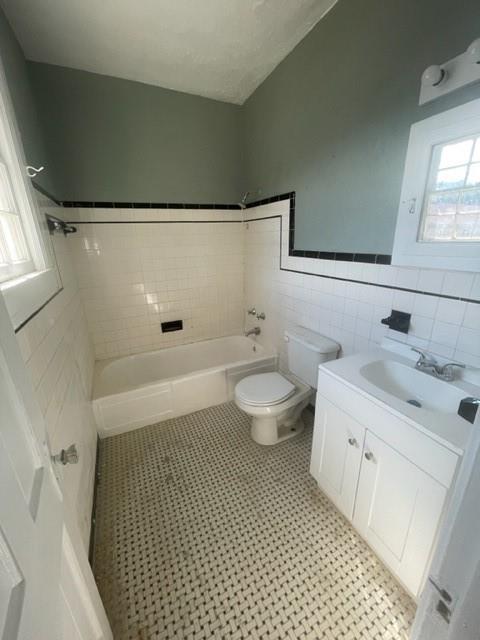 Building Photo - 165 S Monterey St