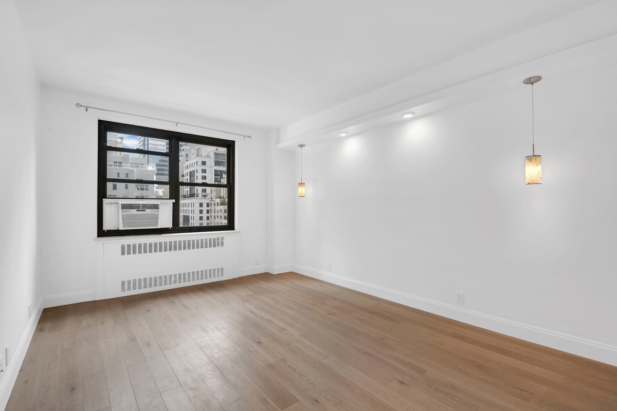 Building Photo - 135 E 54th St