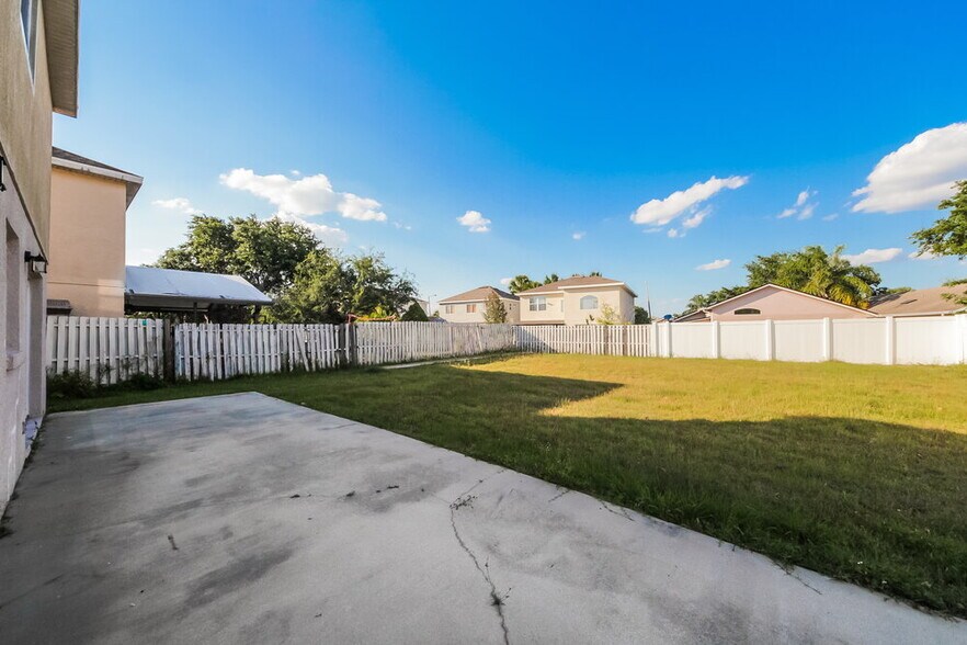 Building Photo - 1239 Heather Lake Dr