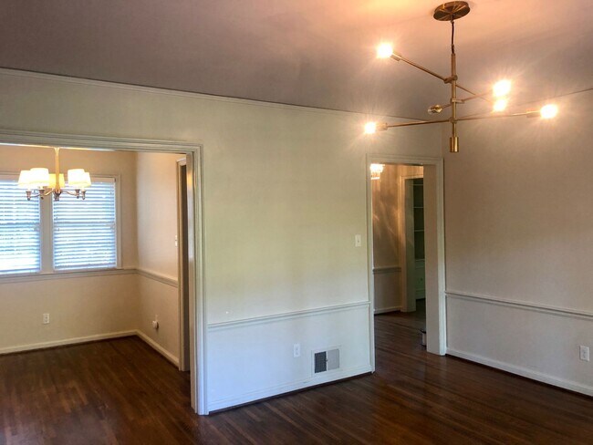 Building Photo - Stunning Midtown Home In Highly Desirable Bren Rose!