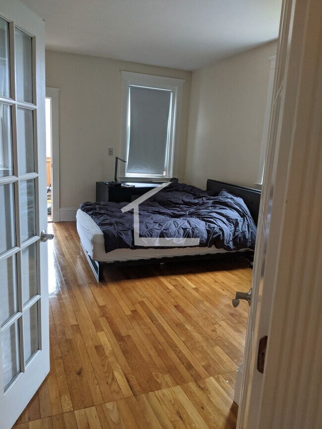 Building Photo - Nice 2 bed with office