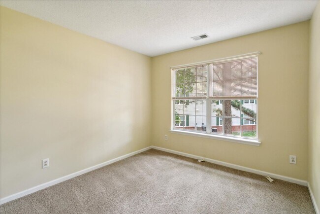 Building Photo - 38 Angelia Way
