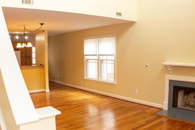Building Photo - 115 London Plain Ct