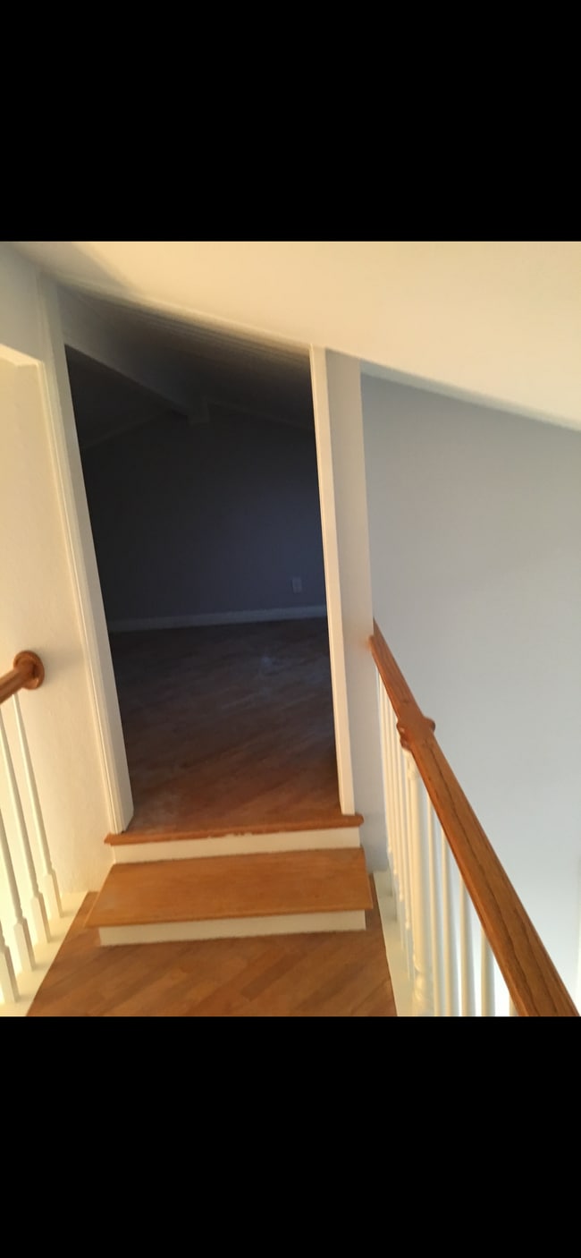 Additional Balcony Loft - 2205 Pacific Ave