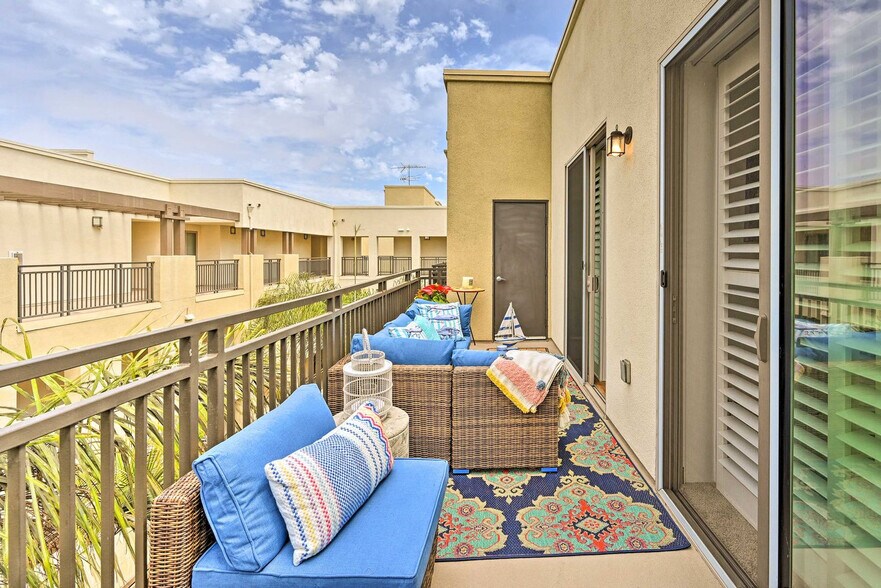 Building Photo - 1016 Costa Pacifica Way