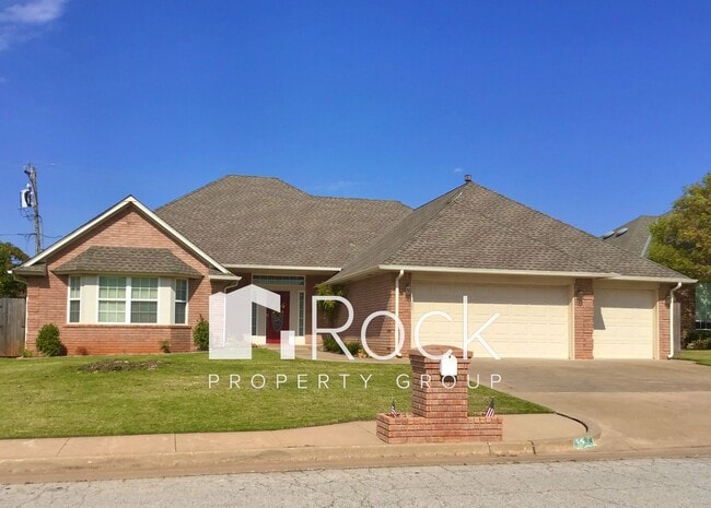 Primary Photo - Need space? Take a look at this 4 Bedroom/...