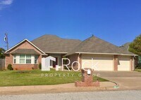 Building Photo - Need space? Take a look at this 4 Bedroom/...