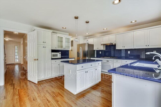 Building Photo - 1805 N Adams St